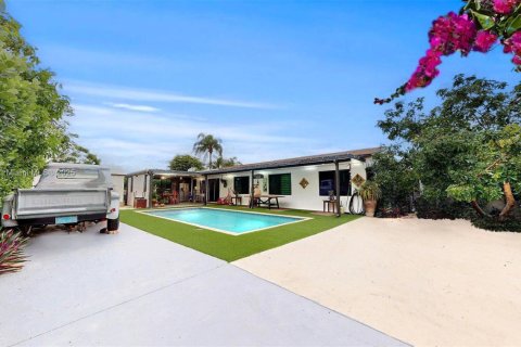 Villa ou maison à vendre à Miami, Floride: 4 chambres, 153.85 m2 № 1923103 - photo 7