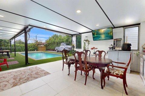 Villa ou maison à vendre à Miami, Floride: 4 chambres, 153.85 m2 № 1923103 - photo 13