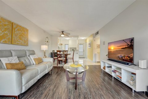 Condominio en venta en Lauderhill, Florida, 2 dormitorios, 80.82 m2 № 1455891 - foto 12
