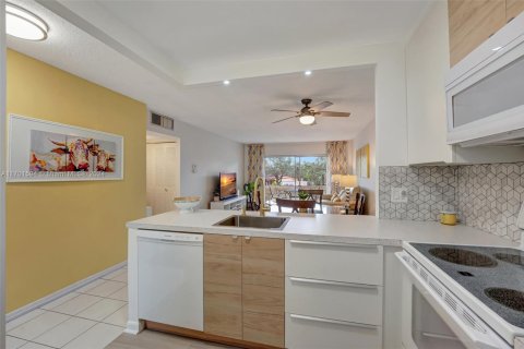 Condominio en venta en Lauderhill, Florida, 2 dormitorios, 80.82 m2 № 1455891 - foto 1
