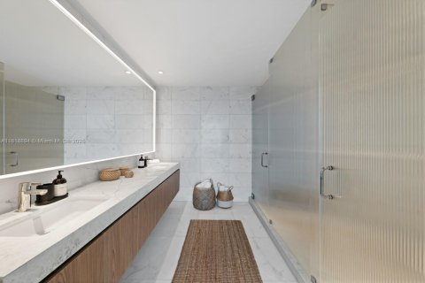 Condo in Miami Beach, Florida, 2 bedrooms  № 1820332 - photo 11