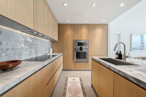 Condo in Miami Beach, Florida, 2 bedrooms  № 1820332 - photo 4