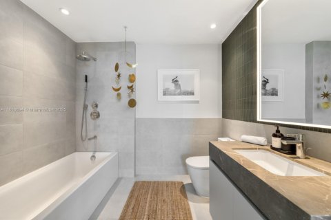 Condo in Miami Beach, Florida, 2 bedrooms  № 1820332 - photo 16