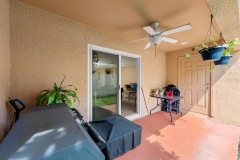 Townhouse in Gibsonton, Florida 3 bedrooms, 165.18 sq.m. № 1899324 - photo 22