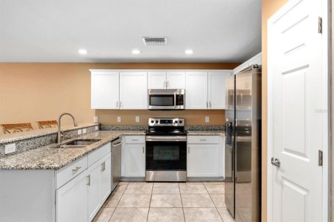 Townhouse in Gibsonton, Florida 3 bedrooms, 165.18 sq.m. № 1899324 - photo 7