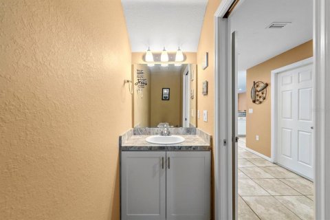 Townhouse in Gibsonton, Florida 3 bedrooms, 165.18 sq.m. № 1899324 - photo 5