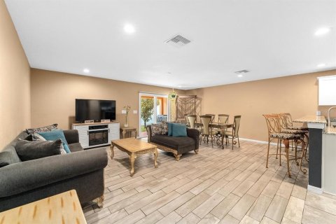 Townhouse in Gibsonton, Florida 3 bedrooms, 165.18 sq.m. № 1899324 - photo 12