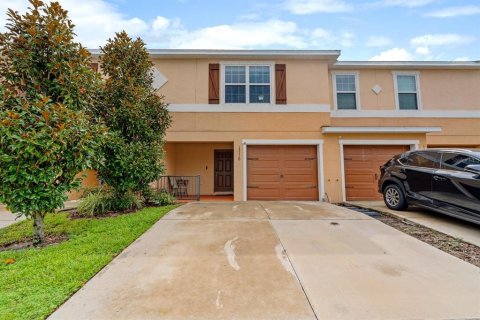 Townhouse in Gibsonton, Florida 3 bedrooms, 165.18 sq.m. № 1899324 - photo 3