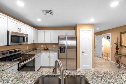 Townhouse in Gibsonton, Florida 3 bedrooms, 165.18 sq.m. № 1899324 - photo 8