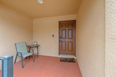 Townhouse in Gibsonton, Florida 3 bedrooms, 165.18 sq.m. № 1899324 - photo 2