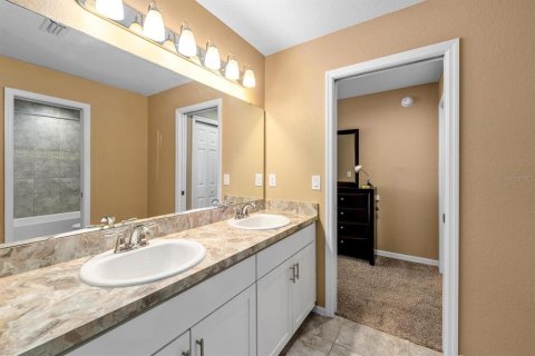 Townhouse in Gibsonton, Florida 3 bedrooms, 165.18 sq.m. № 1899324 - photo 16