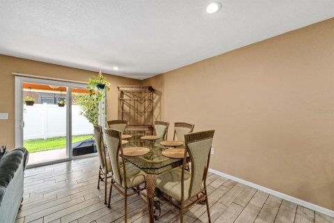 Townhouse in Gibsonton, Florida 3 bedrooms, 165.18 sq.m. № 1899324 - photo 10
