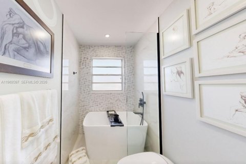 Купить кондоминиум в Халландейл-Бич, Флорида 1 комната, 121.79м2, № 2030205 - фото 13