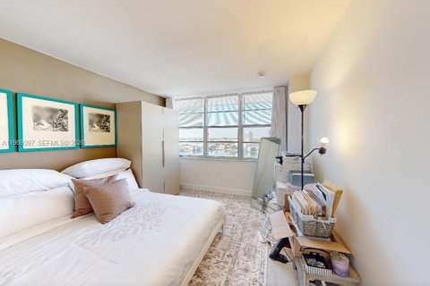 Купить кондоминиум в Халландейл-Бич, Флорида 1 комната, 121.79м2, № 2030205 - фото 12