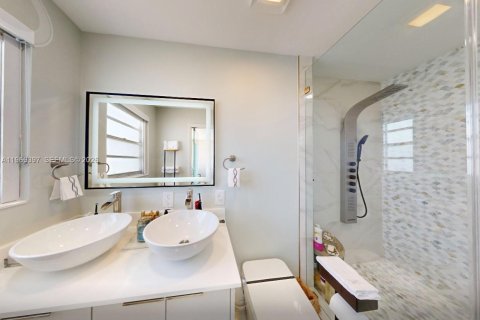 Купить кондоминиум в Халландейл-Бич, Флорида 1 комната, 121.79м2, № 2030205 - фото 10