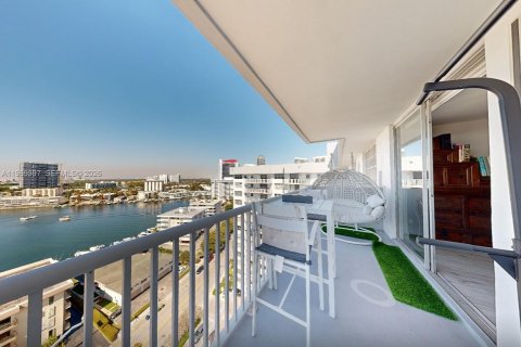 Купить кондоминиум в Халландейл-Бич, Флорида 1 комната, 121.79м2, № 2030205 - фото 16