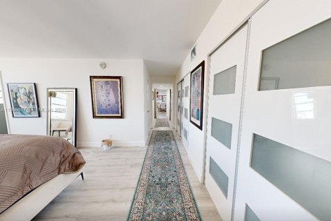 Купить кондоминиум в Халландейл-Бич, Флорида 1 комната, 121.79м2, № 2030205 - фото 11