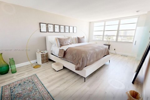 Купить кондоминиум в Халландейл-Бич, Флорида 1 комната, 121.79м2, № 2030205 - фото 9