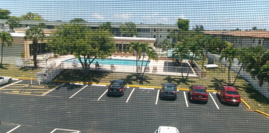 Condominio en Tamarac, Florida, 2 dormitorios  № 1135056