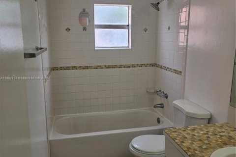 Copropriété à vendre à Miami, Floride: 2 chambres, 77.2 m2 № 1949717 - photo 11