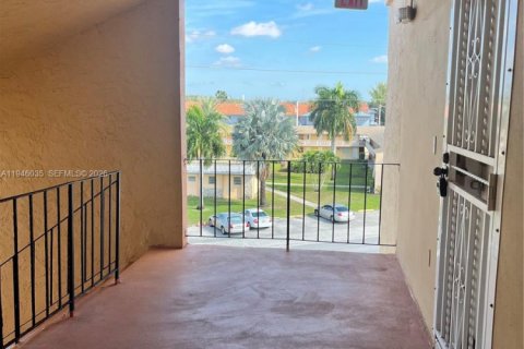 Condo à Hialeah, Floride, 3 chambres  № 2088896
