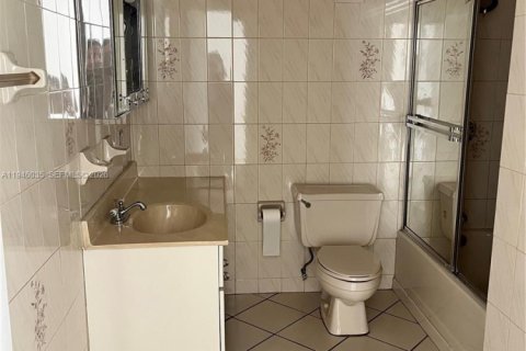 Купить кондоминиум в Хайалиа, Флорида 3 спальни, 112.6м2, № 2088896 - фото 13