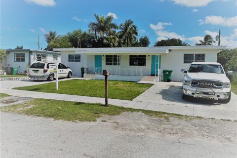 Immobilier commercial à vendre à Miami, Floride: 172.43 m2 № 2062644 - photo 2