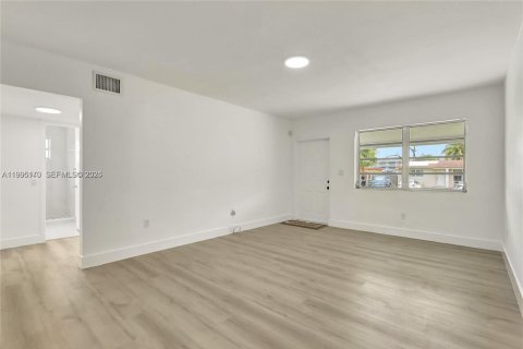 Immobilier commercial à vendre à Miami, Floride: 172.43 m2 № 2062644 - photo 7