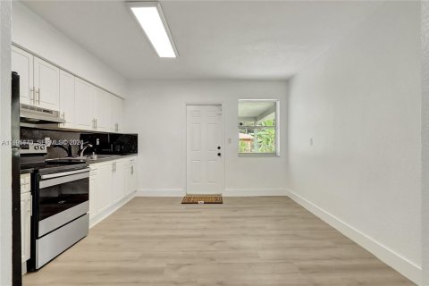 Immobilier commercial à vendre à Miami, Floride: 172.43 m2 № 2062644 - photo 6