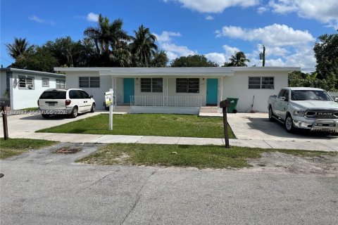 Immobilier commercial à Miami, Floride 172.43 m2 № 2062644