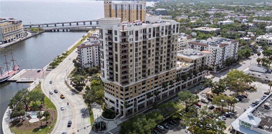 Propiedad comercial en Tampa, Florida 1016.54 m2 № 1737332