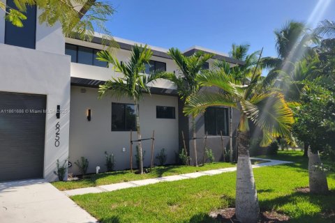 Casa en venta en South Miami, Florida, 6 dormitorios, 510.41 m2 № 1890570 - foto 3