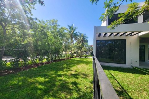 Casa en venta en South Miami, Florida, 6 dormitorios, 510.41 m2 № 1890570 - foto 20