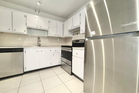 Condo in Hallandale Beach, Florida, 1 bedroom  № 1782028 - photo 3
