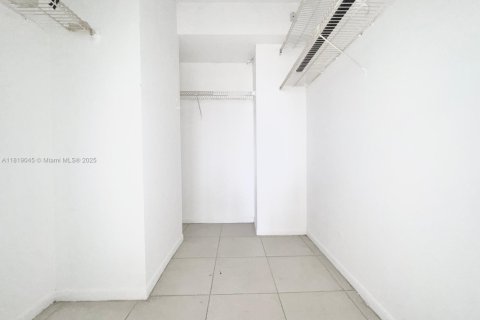 Condo in Hallandale Beach, Florida, 1 bedroom  № 1782028 - photo 19