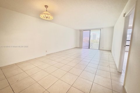 Condo in Hallandale Beach, Florida, 1 bedroom  № 1782028 - photo 11