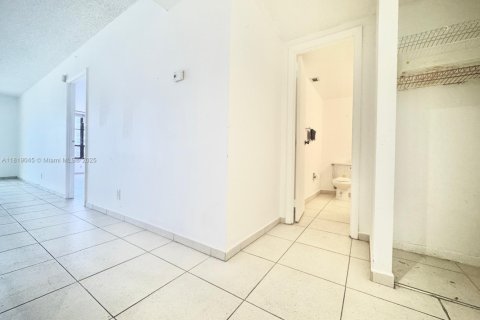 Condo in Hallandale Beach, Florida, 1 bedroom  № 1782028 - photo 7