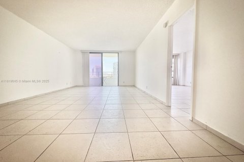 Condo in Hallandale Beach, Florida, 1 bedroom  № 1782028 - photo 16