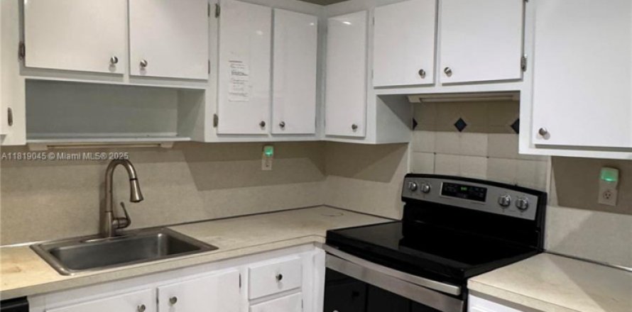 Condo in Hallandale Beach, Florida, 1 bedroom № 1782028
