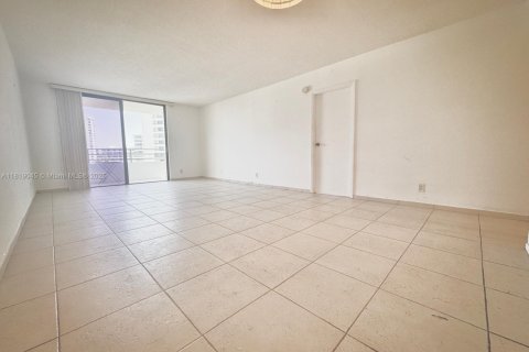 Condo in Hallandale Beach, Florida, 1 bedroom  № 1782028 - photo 14