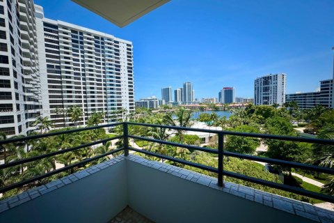Condo in Hallandale Beach, Florida, 1 bedroom  № 1782028 - photo 23