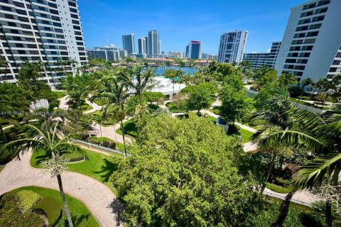 Condo in Hallandale Beach, Florida, 1 bedroom  № 1782028 - photo 29