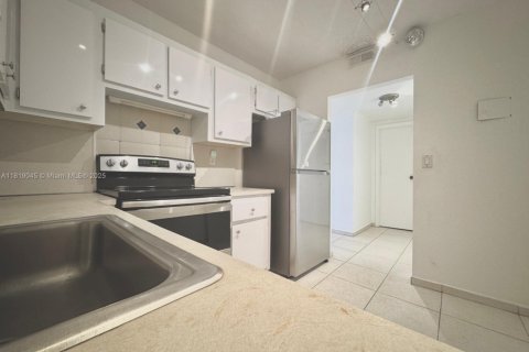 Condo in Hallandale Beach, Florida, 1 bedroom  № 1782028 - photo 4