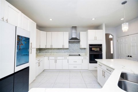 House in Winter Garden, Florida 5 bedrooms, 317.63 sq.m. № 1919424 - photo 6