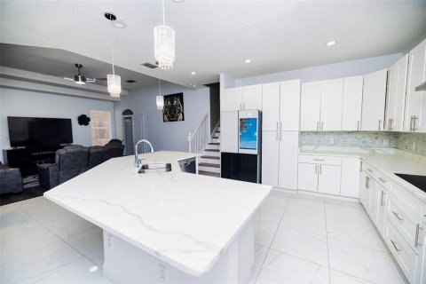 House in Winter Garden, Florida 5 bedrooms, 317.63 sq.m. № 1919424 - photo 7