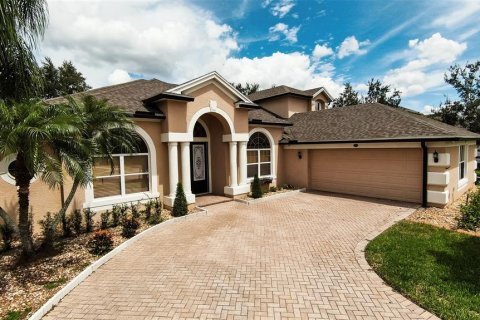 House in Winter Garden, Florida 5 bedrooms, 317.63 sq.m. № 1919424 - photo 1
