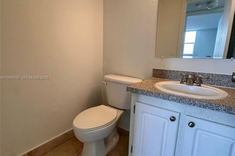 Condo in North Miami, Florida, 1 bedroom  № 2020696 - photo 8
