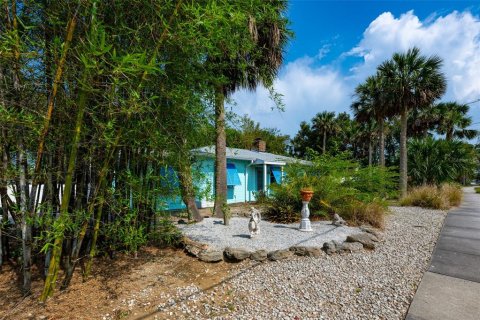 House in New Smyrna Beach, Florida 2 bedrooms, 142.14 sq.m. № 2207684