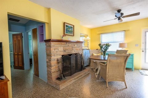 House in New Smyrna Beach, Florida 2 bedrooms, 142.14 sq.m. № 2207684 - photo 11