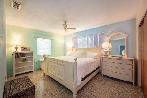 House in New Smyrna Beach, Florida 2 bedrooms, 142.14 sq.m. № 2207684 - photo 7